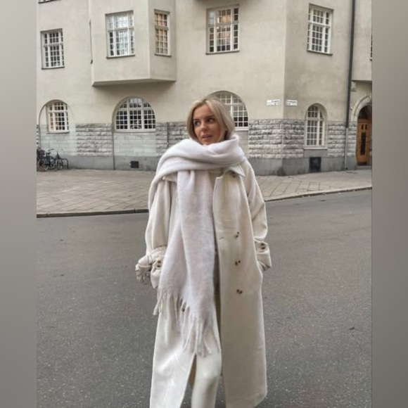 STEVE MADDEN Super-Soft Knit Muffler Chunky White Oversized Scarf - Picture 5 of 10